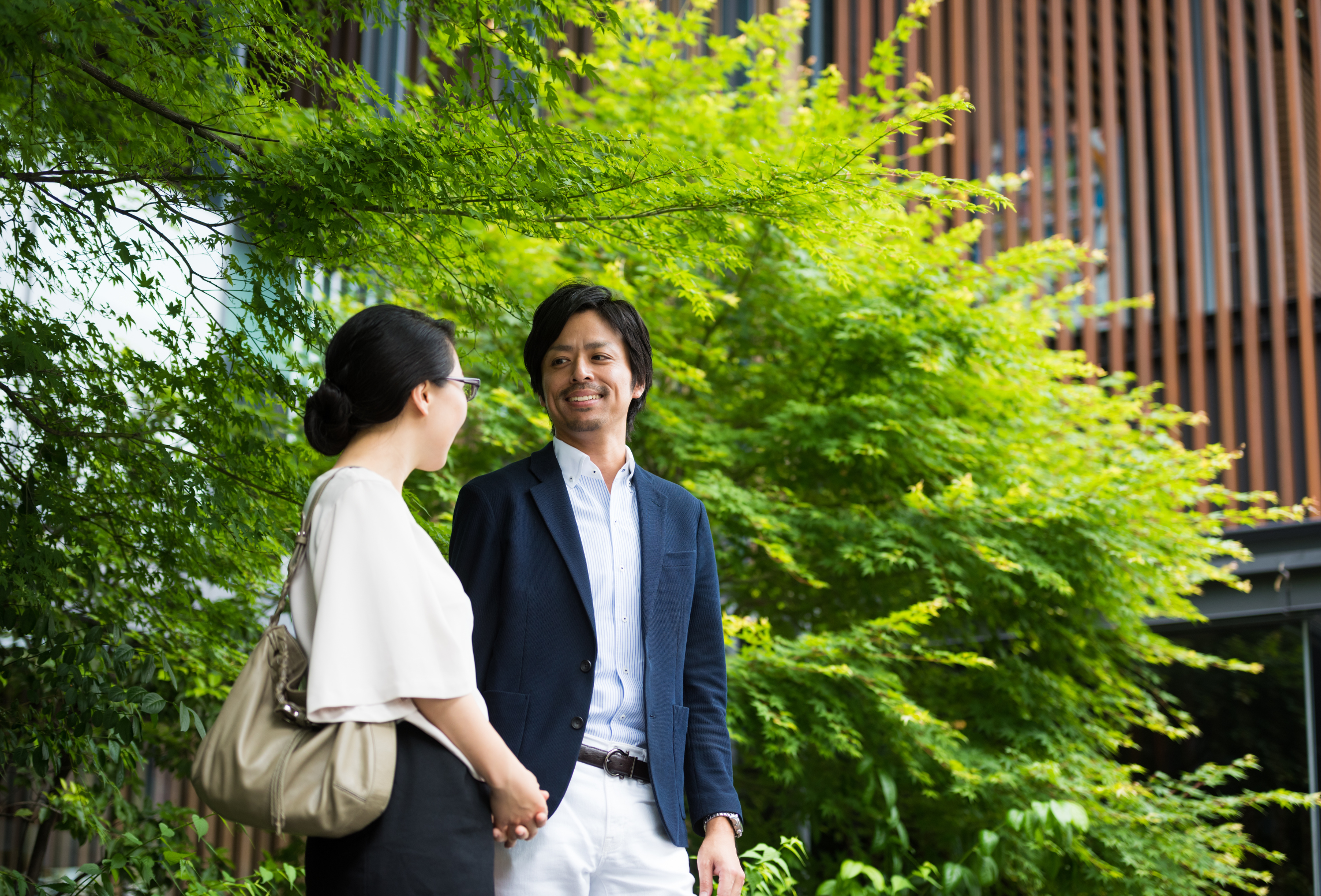 Two people speaking to the benefits of trees.