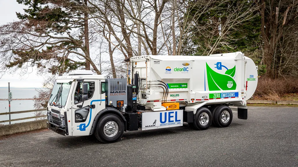 Image of the garbage truck for the UEL